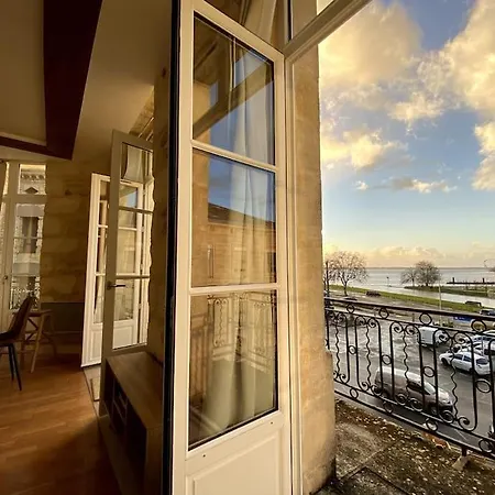 - Le Saugeron - Appartement Blaye Buitenkant foto